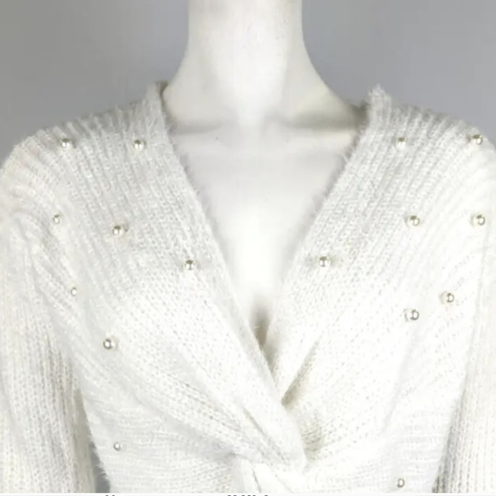 No boundaries White Twist Sweater - Picture 2 of 8
